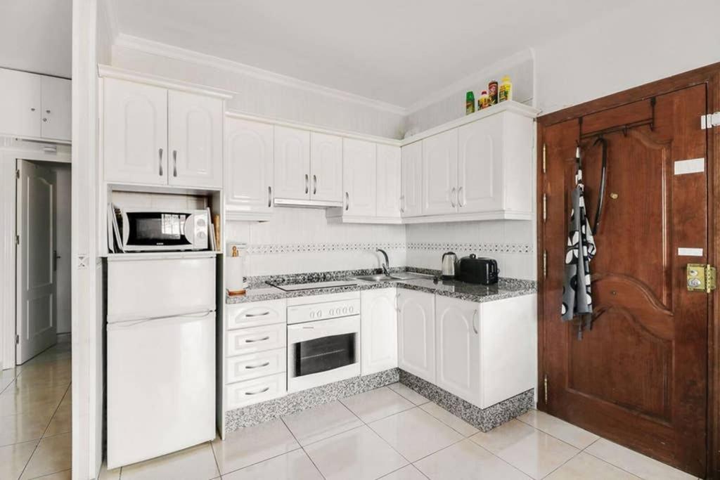 Capistrano Village, 1 bedroom + free wi-fi Nerja Buitenkant foto