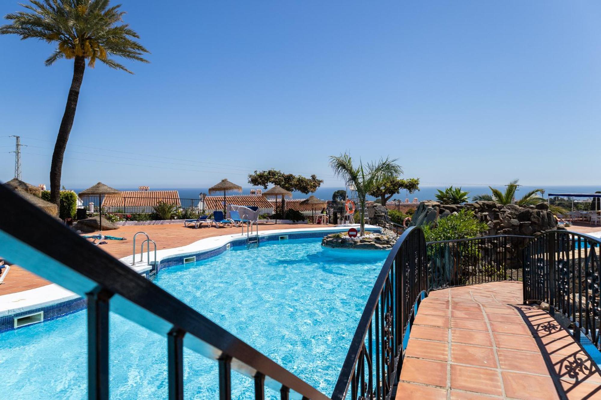 Capistrano Village, 1 bedroom + free wi-fi Nerja Buitenkant foto